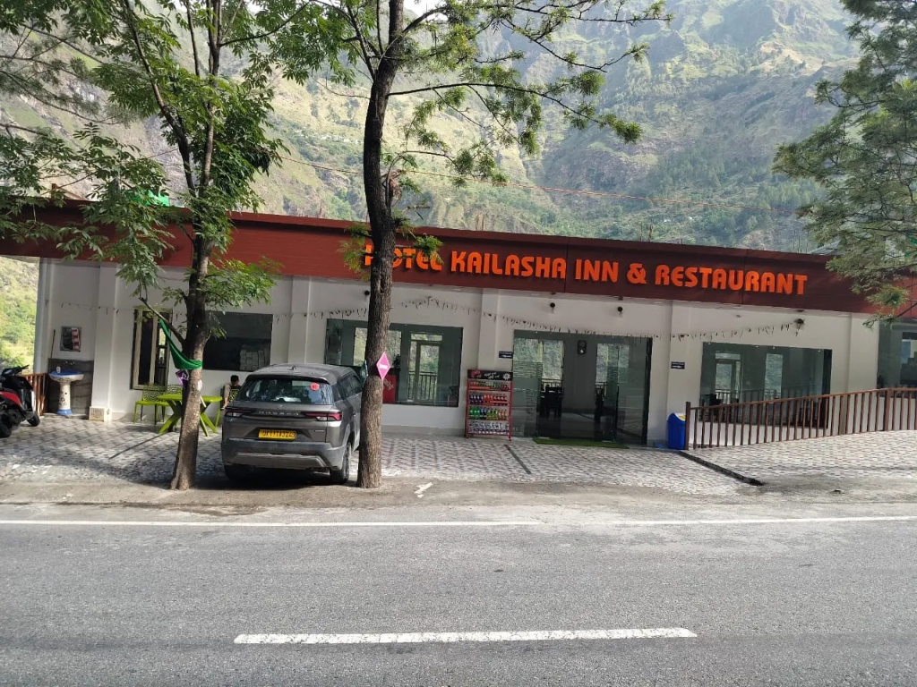 Spacious On-Site Parking
